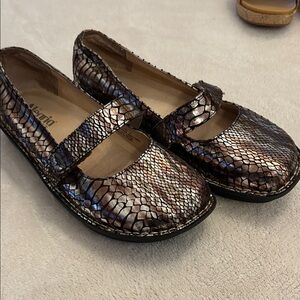 Alegria Women's Iridescent Snake Print Flats